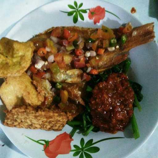 Warung Plecing Mba' Yani 3