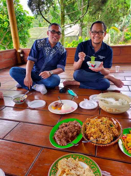 Rumah Makan Apuy + Pemancingan 4