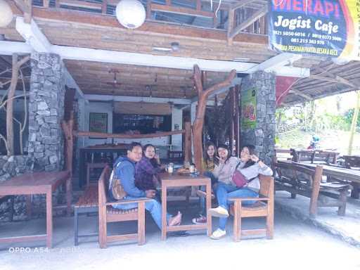 Merapi Resto & Cafe 9