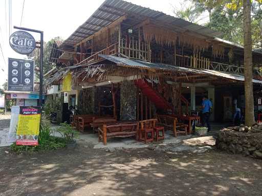 Merapi Resto & Cafe 7