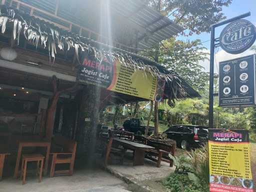 Merapi Resto & Cafe 10