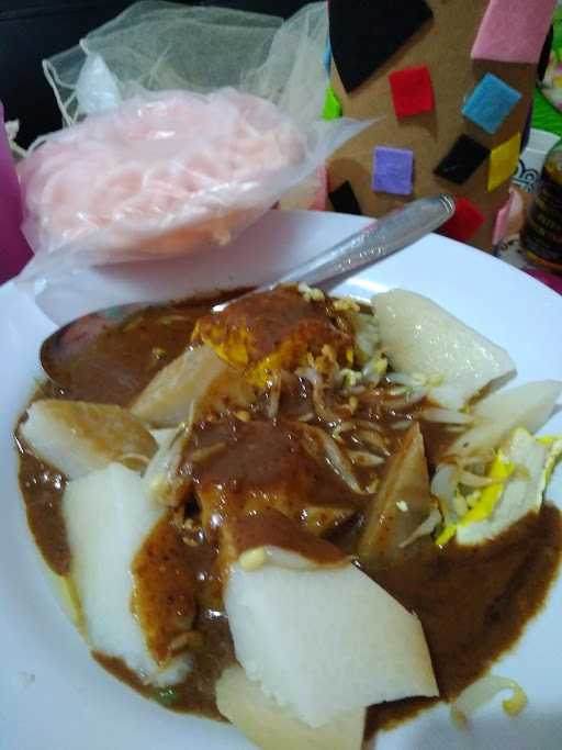 Kupat Tahu Ibu Cucu 1