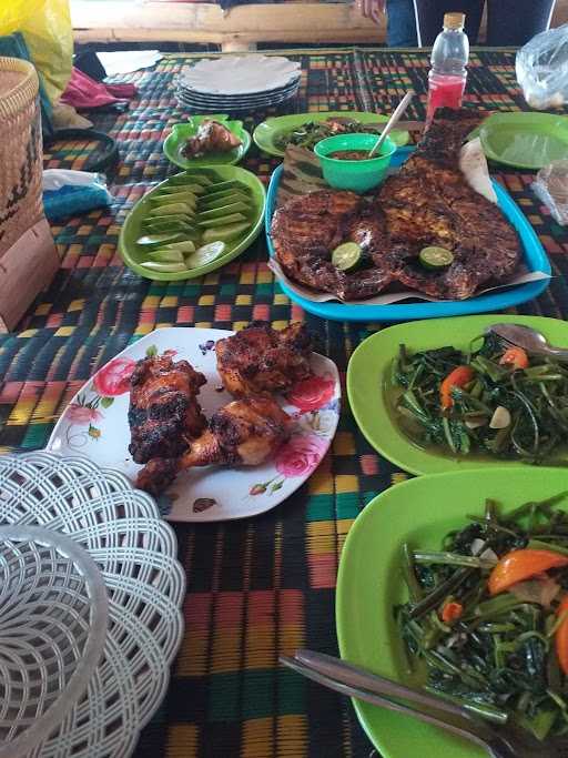 Rumah Makan Penginapan Bunga 2