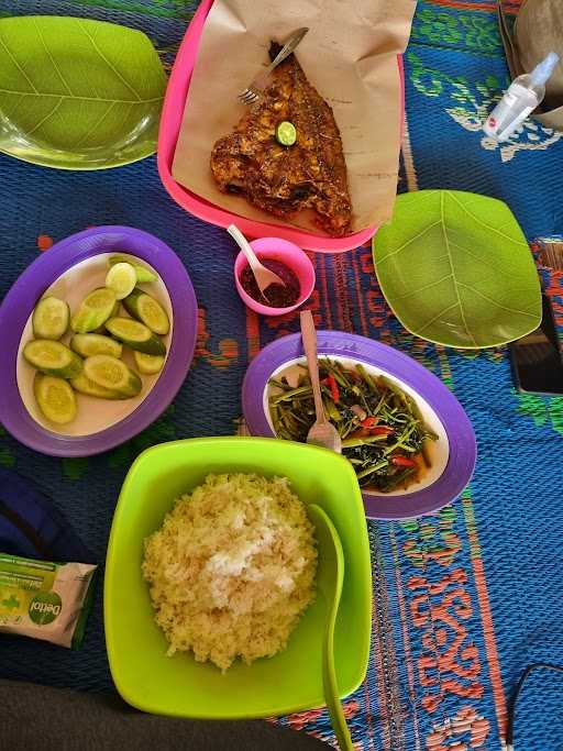 Rumah Makan Penginapan Bunga 1