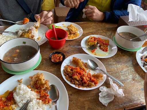 Sop Iga & Ayam Kremes Bu Iyah 6