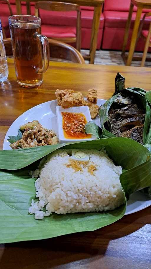 Saung Injuk - Green Pramuka Square 8