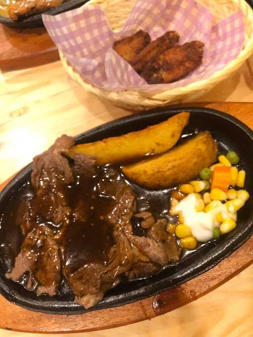 Steak Mpok Judes Cempaka Putih 6