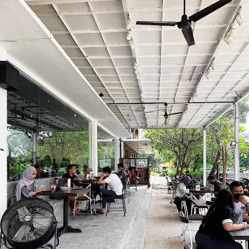 Ali Kopi Cafe & Roastery 8