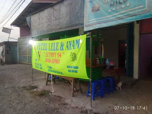 Warung Pecel Lele & Ayam Luthfy 94 4