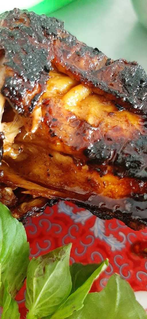 Ayam Goreng Ayam Bakar 4