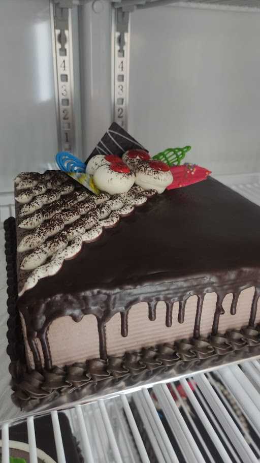 D'Vins Cake 6