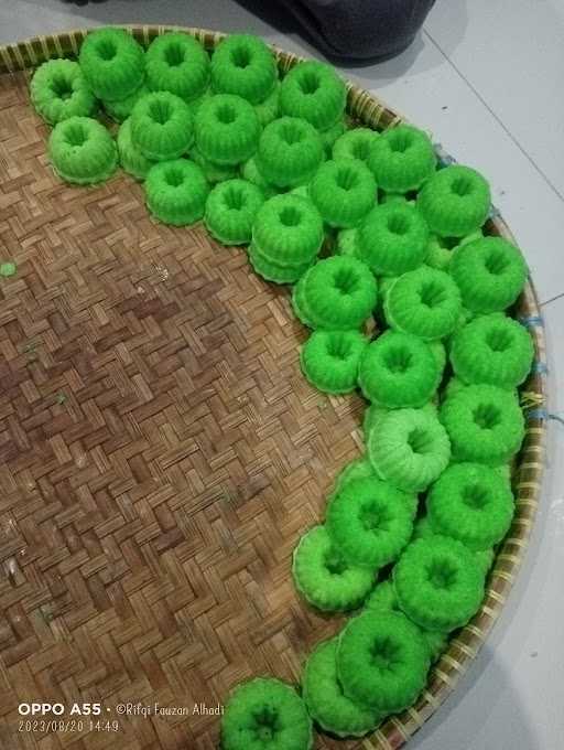 Rumah Kue Ibu Adah 1