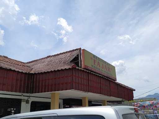 Rumah Makan Fajar Masakan Padang 6