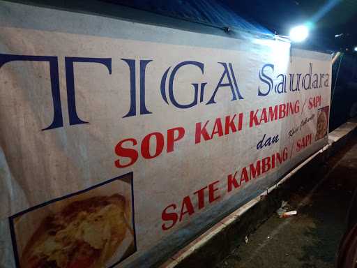 Tiga Saudara 5