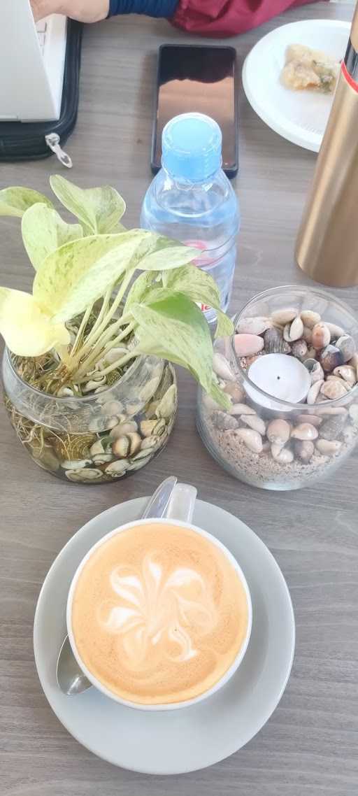 Raita Coffee & Eatery 2