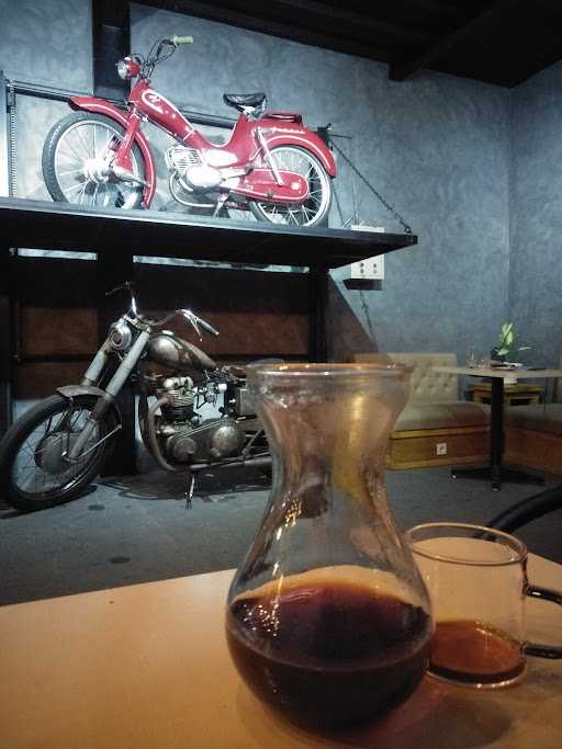 Garage Coffee House 3