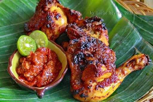 Warung Nasi Kuning Ibu Neneng 8