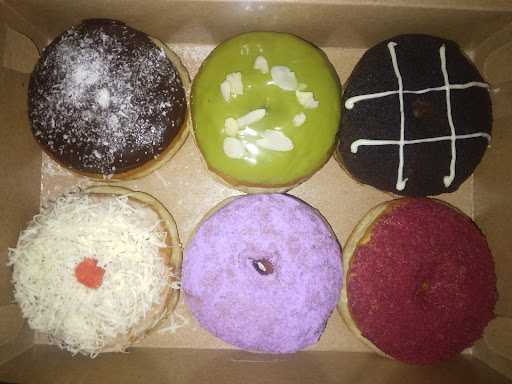 Dc Donuts Cilangkap Tapos 1