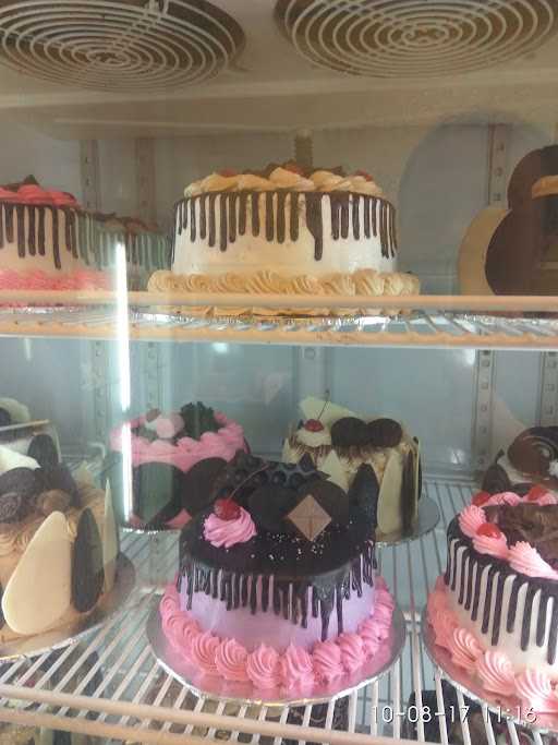 Flowers Bakery & Cake 7