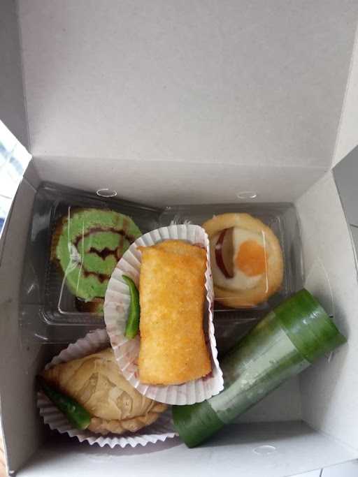 Ghanisya Cake & Snack Box - Uni Rini 9