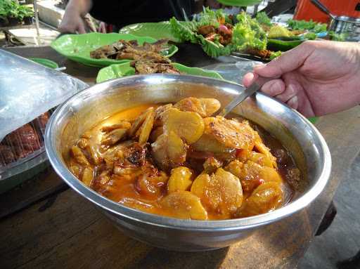 Kantin Laksa & Ayam Goreng Vihara Gayatri 2