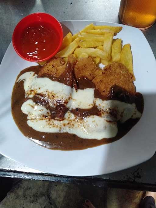 Ranfy Cafe & Steak 8