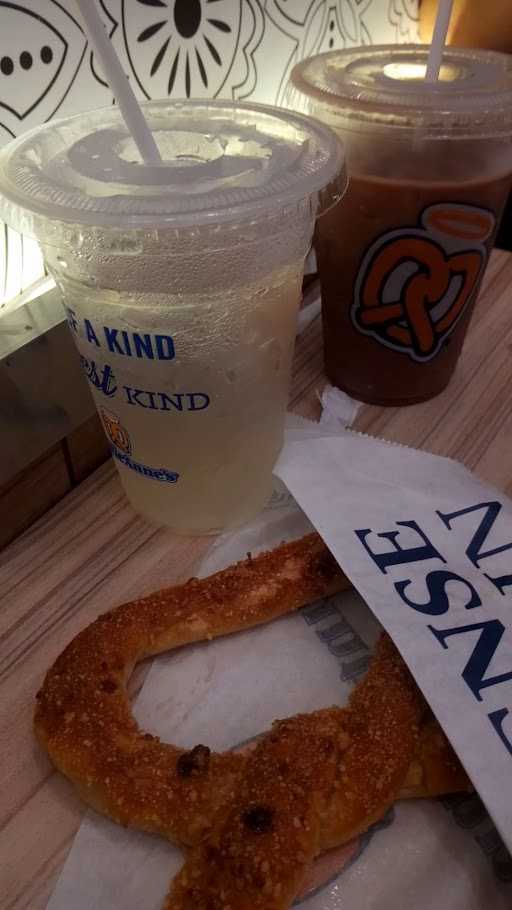 Auntie Anne'S 7