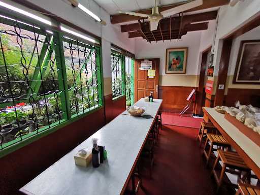 Rumah Makan Ma' Uneh Asli 6