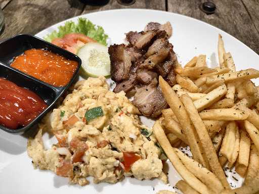 Matar Jambococo Sei Sapi, Kopi, Salmon, Ayam Penyet Outdoor & Citylights 8