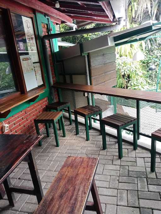 Kedai Ayam Seru Ciumbuleuit 8