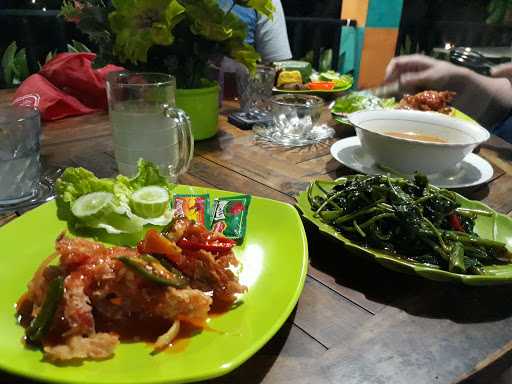 Rm Saung Rengganis Ibu Kuntum 2