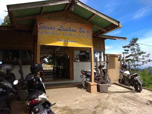 Saung Lesehan Bu De 3