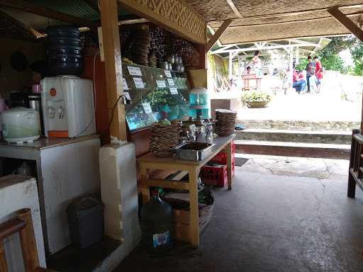 Saung Lesehan Bu De 8