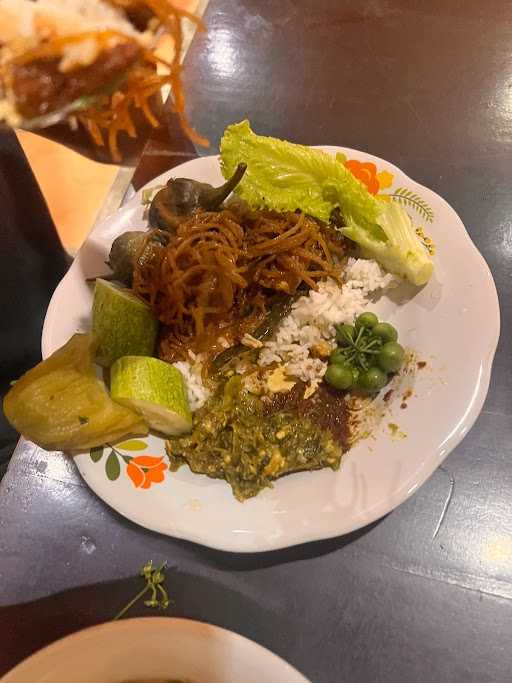 Warung Nasi Ibu Ade 3