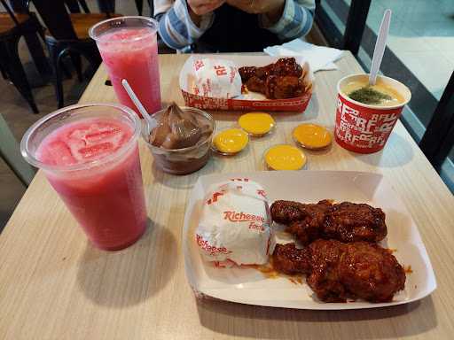 Richeese Factory Plaza Asia Tasikmalaya 1