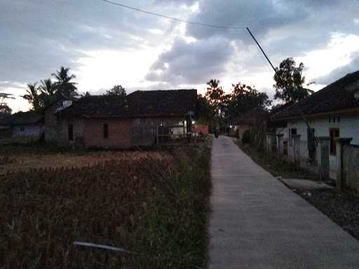 Warung Jajanan Teh Maya 8