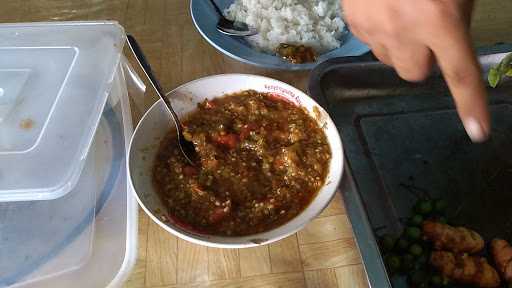 Warung Nasi Ibu Ade 9