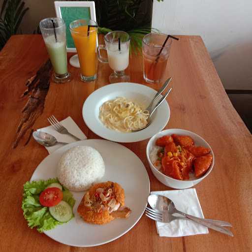 Zona Nyaman Cafe & Resto 8