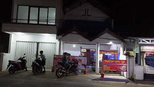 Angkringan Soto Betawi Bang Uya 7