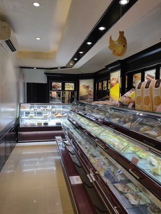 Holland Bakery Cikampek 5