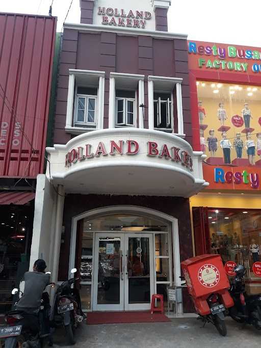 Holland Bakery Cikampek 10