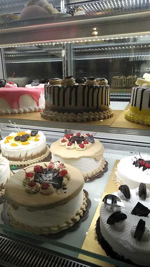 Holland Bakery Cikampek 3