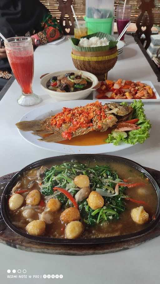 Restoran & Lesehan Alam Sari 8