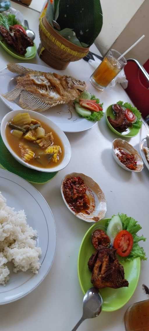 Restoran & Lesehan Alam Sari 5