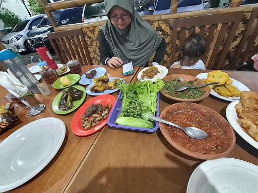 Rumah Makan Ibu Haji Cijantung 7