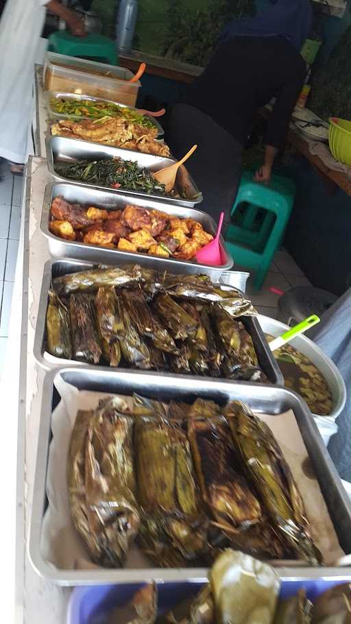 Warung Nasi Emba Uyun 2