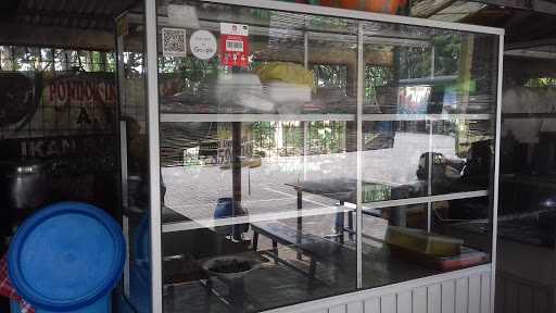 Warung Nasi Sunda Teh Yeyen 10