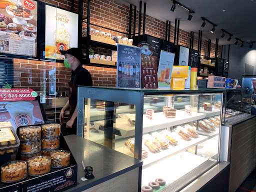 J.Co Donuts & Coffee Rest Area Km 39 Tol Jakarta Cikampek 6