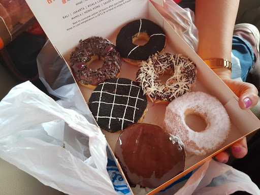 J.Co Donuts & Coffee Rest Area Km 39 Tol Jakarta Cikampek 5