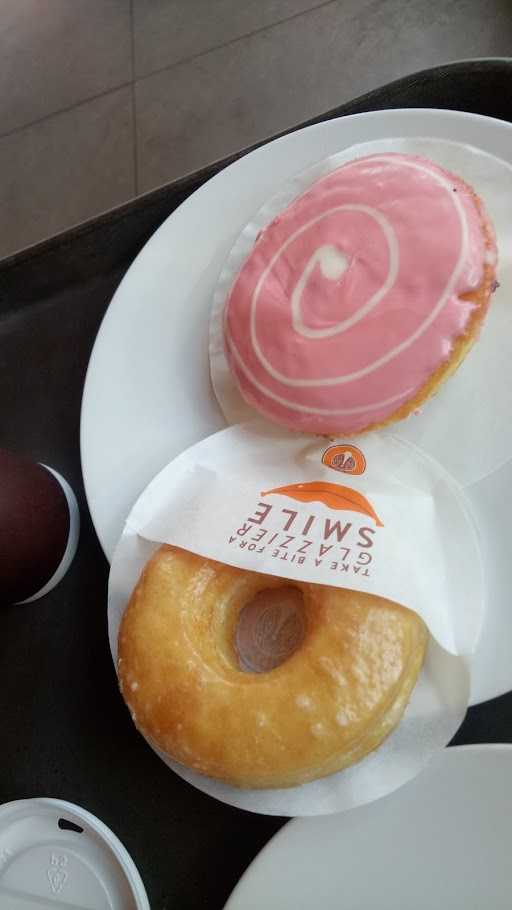 J.Co Donuts & Coffee Rest Area Km 39 Tol Jakarta Cikampek 9